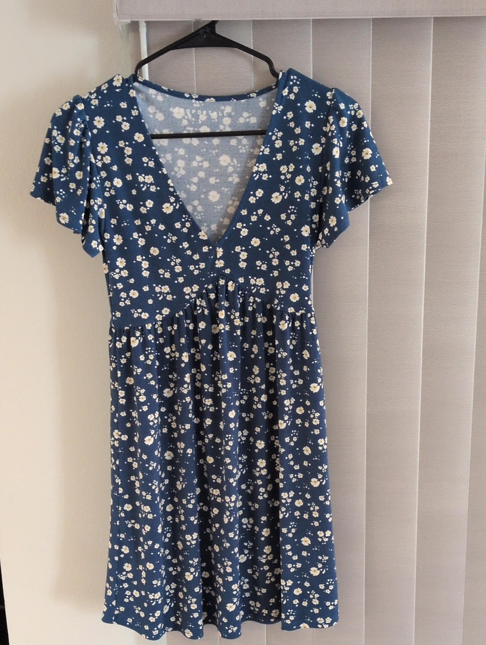 Aeropostale Women's White Floral On Blue V-Neck Dress Size S. Machine Wash